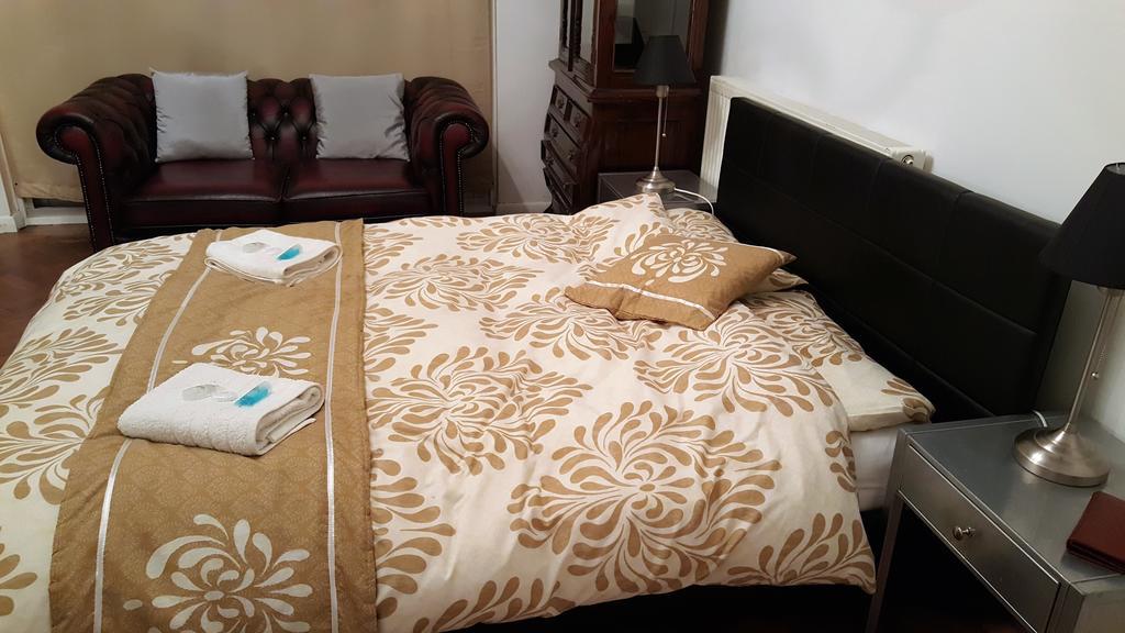 Oyo Guest House Ellipse Whetstone Room photo